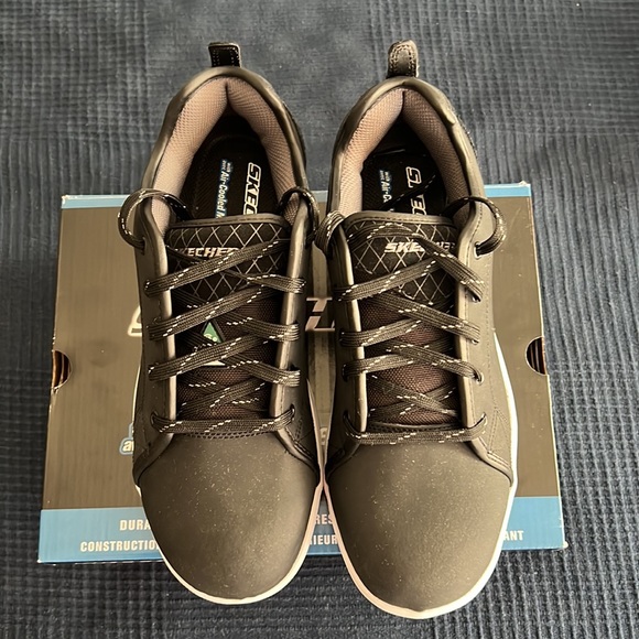 Skechers Work shoes. Size 9 - Picture 4 of 8